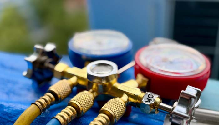 Checking whether an air conditioner needs coolant